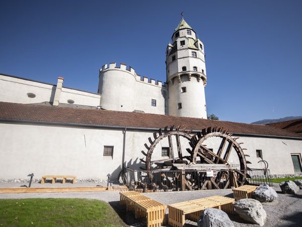 Altstadt Hall / Münze Hall
