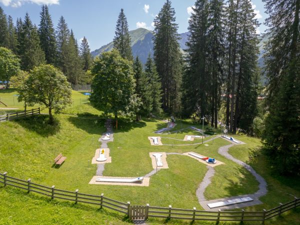 baerenarena-berwang-minigolf-c-tiroler-zugspitz-arena-lea-zotz.jpg