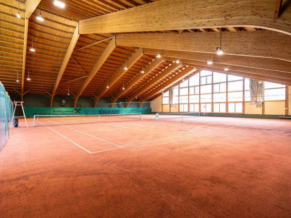 tennishalle-ehrwald-c-tiroler-zugspitz-arena-valentin-schennach.jpg